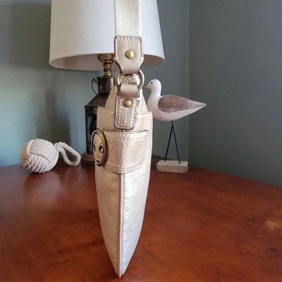 Coach Soho Swingpack 41276 Crossbody Bag Gold Champagne Leather Y2K - Picture 4 of 15